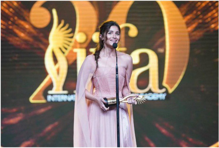 Alia-Bhatt-IIFA-Awards-2019